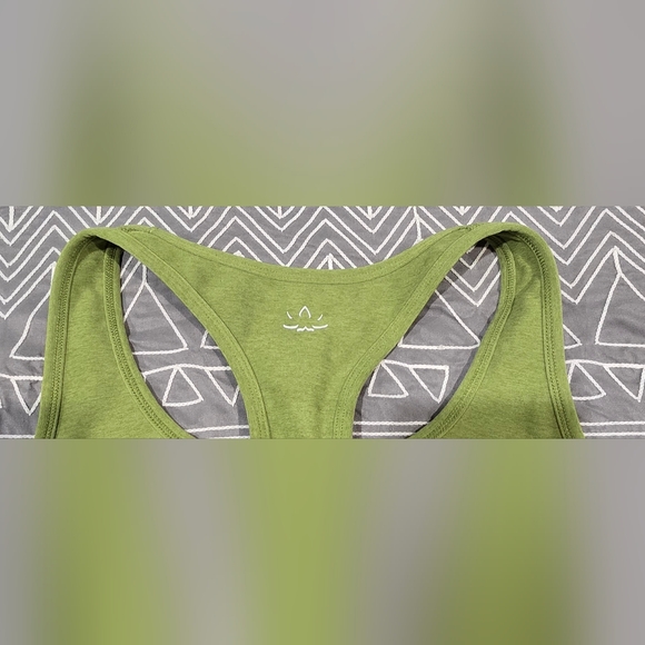 Beyond Yoga Spacedye Step Up Racerback Tank Size Medium - Picture 7 of 7